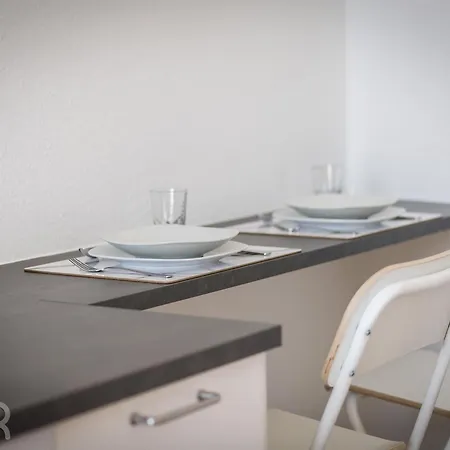 Voll Ausgestattetes, Moebliertes Mit Einzelbetten - Inklusive Kueche Und Wlan Wiesbaden