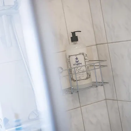 Voll Ausgestattetes, Moebliertes Mit Einzelbetten - Inklusive Kueche Und Wlan Appartamento *